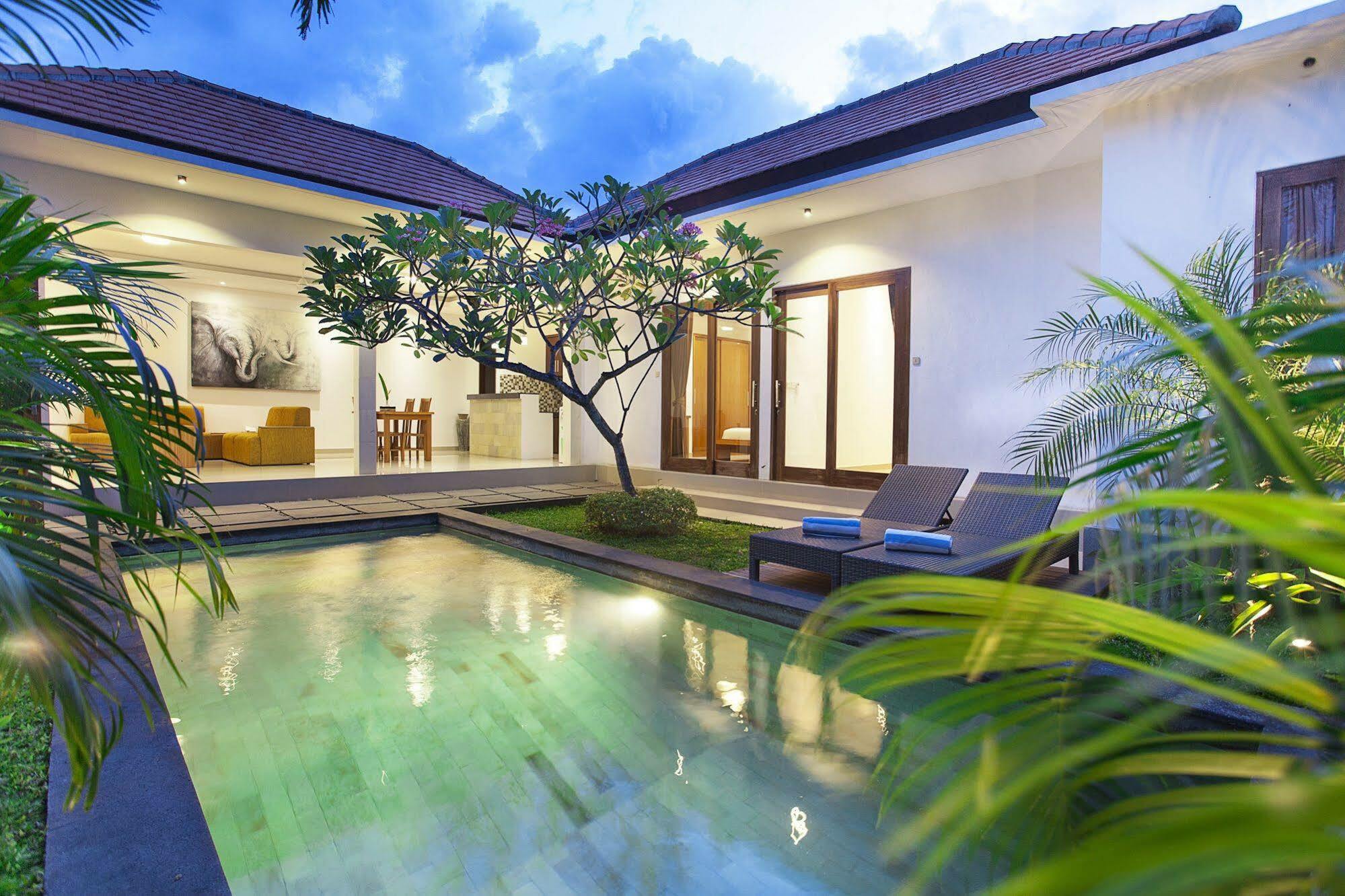 Kubu Manggala Villas Seminyak Exterior photo