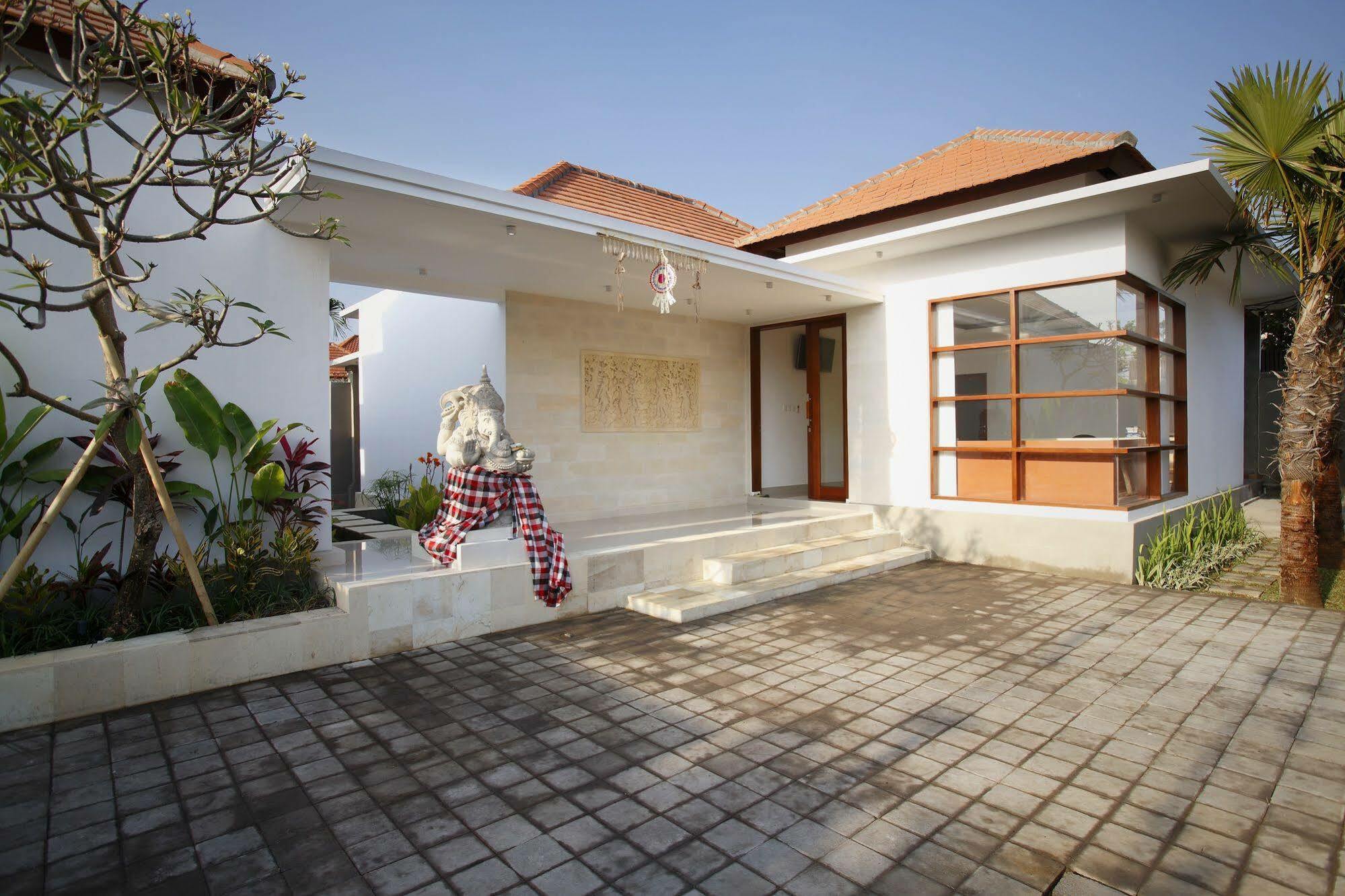 Kubu Manggala Villas Seminyak Exterior photo