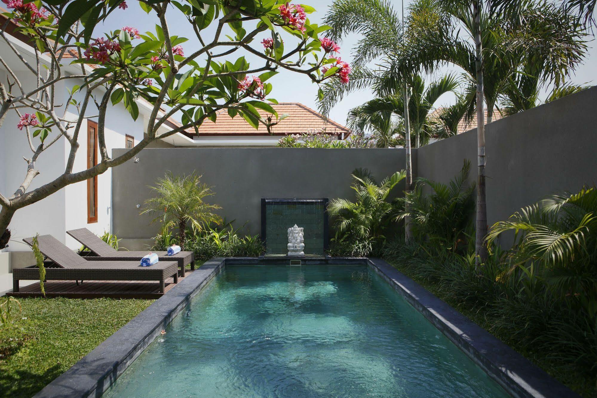 Kubu Manggala Villas Seminyak Exterior photo